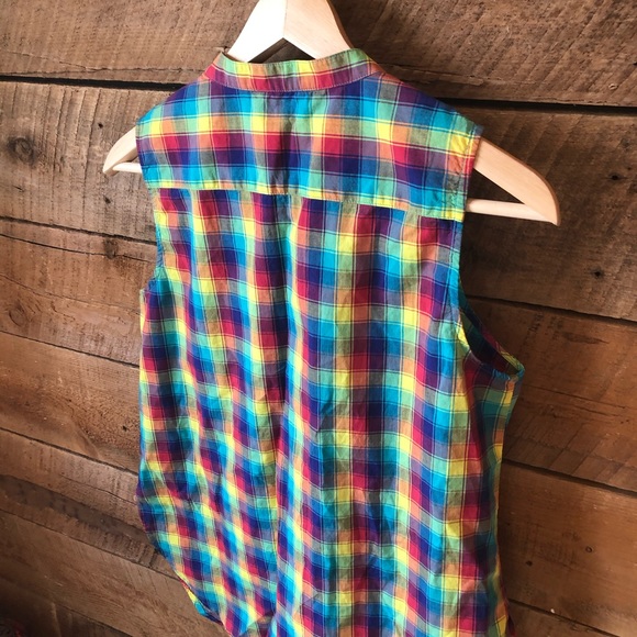 UNIQLO | Sleeveless Rainbow Plaid Button-down Top - Picture 12 of 13